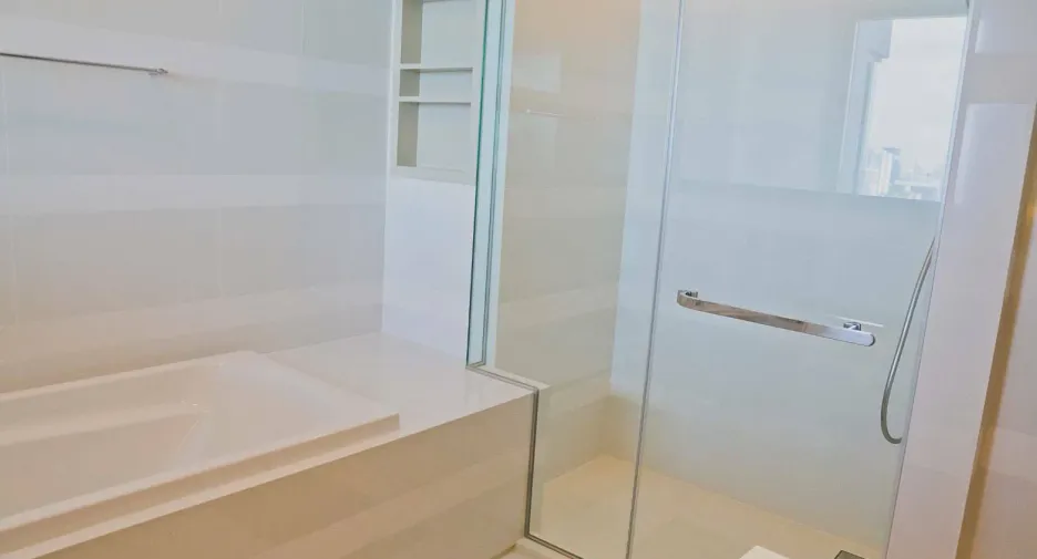 For rent 2 bedrooms condo in Khlong Toei, Bangkok