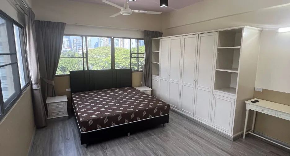 For rent 3 bedrooms apartment in Watthana, Bangkok