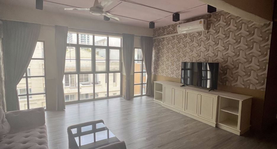 For rent 3 bedrooms apartment in Watthana, Bangkok