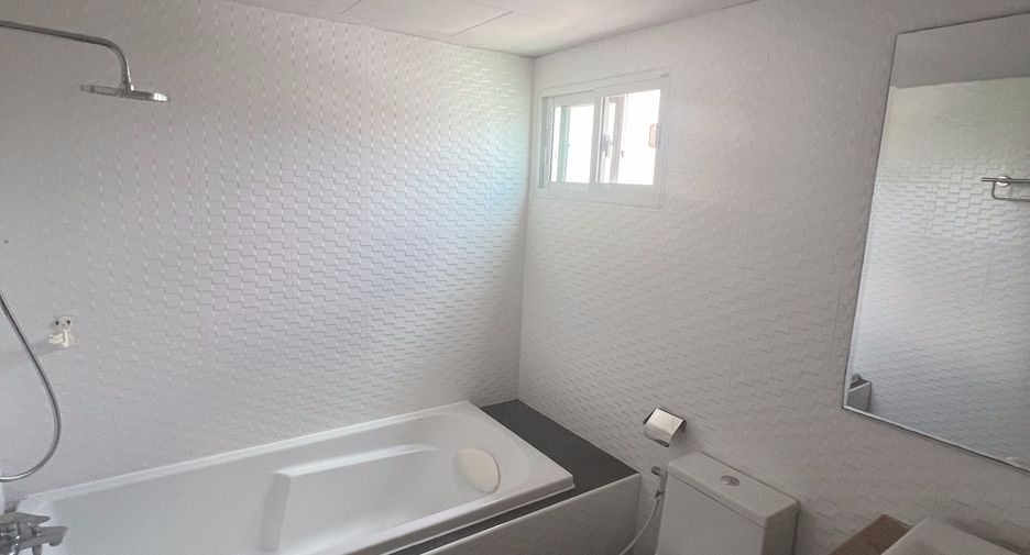 For rent 3 bedrooms apartment in Watthana, Bangkok
