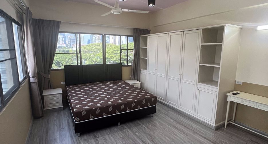For rent 3 bedrooms apartment in Watthana, Bangkok