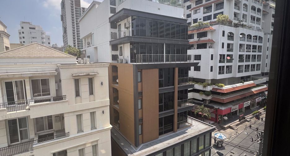 For rent 3 bedrooms apartment in Watthana, Bangkok