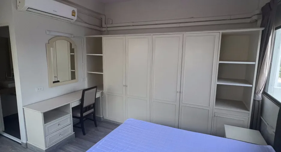 For rent 3 bedrooms apartment in Watthana, Bangkok
