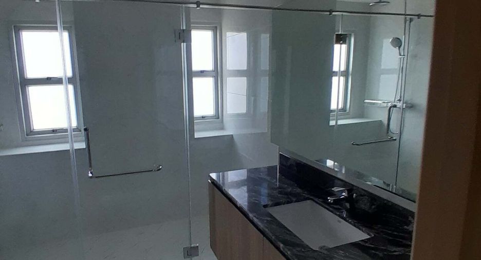 For rent 4 bedrooms condo in Khlong Toei, Bangkok