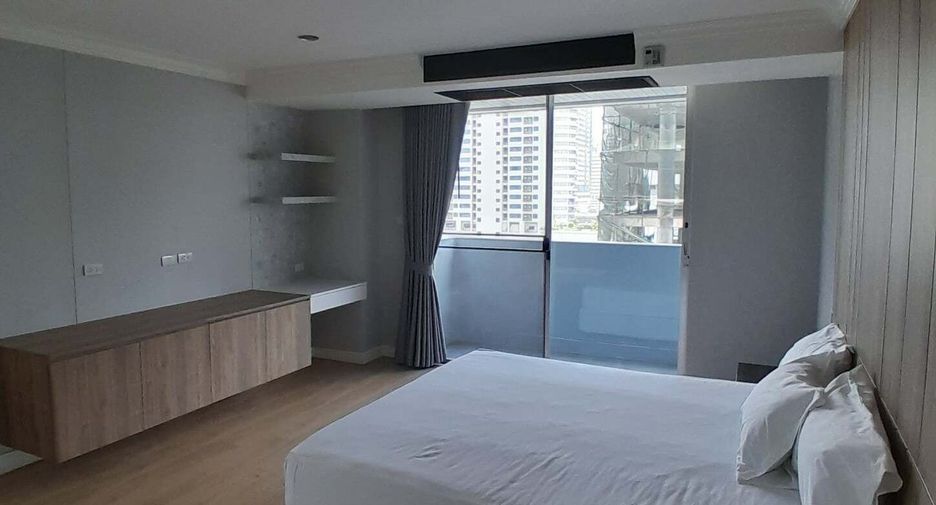 For rent 4 bedrooms condo in Khlong Toei, Bangkok
