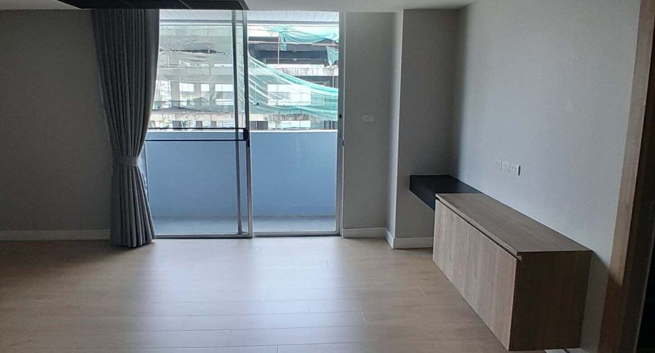 For rent 4 bedrooms condo in Khlong Toei, Bangkok