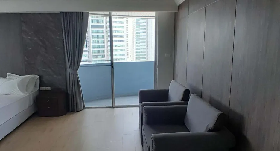 For rent 4 bedrooms condo in Khlong Toei, Bangkok
