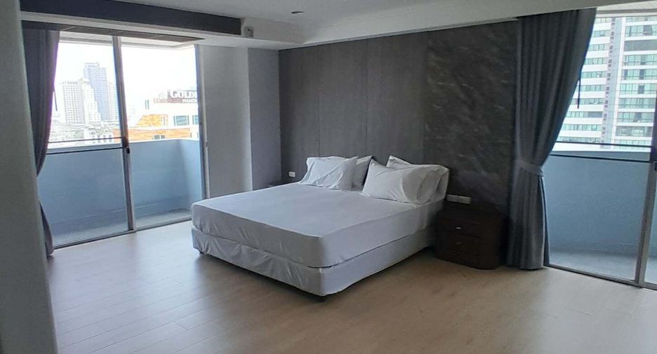 For rent 4 bedrooms condo in Khlong Toei, Bangkok