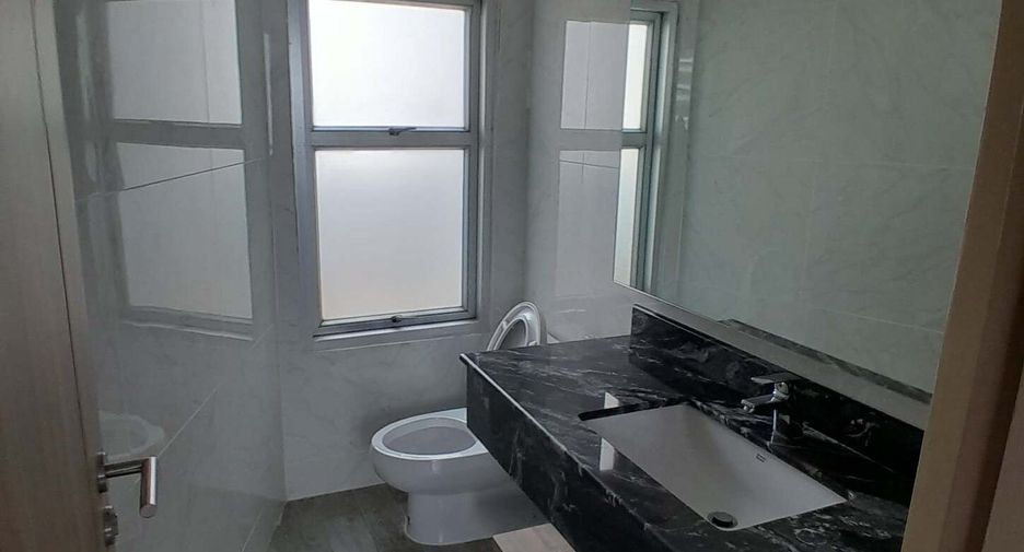For rent 4 bedrooms condo in Khlong Toei, Bangkok