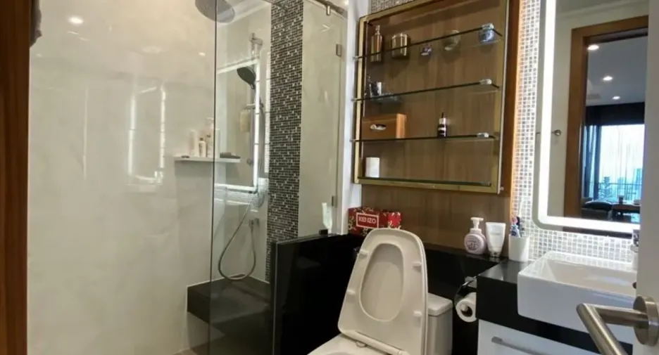 For rent 2 bedrooms condo in Watthana, Bangkok