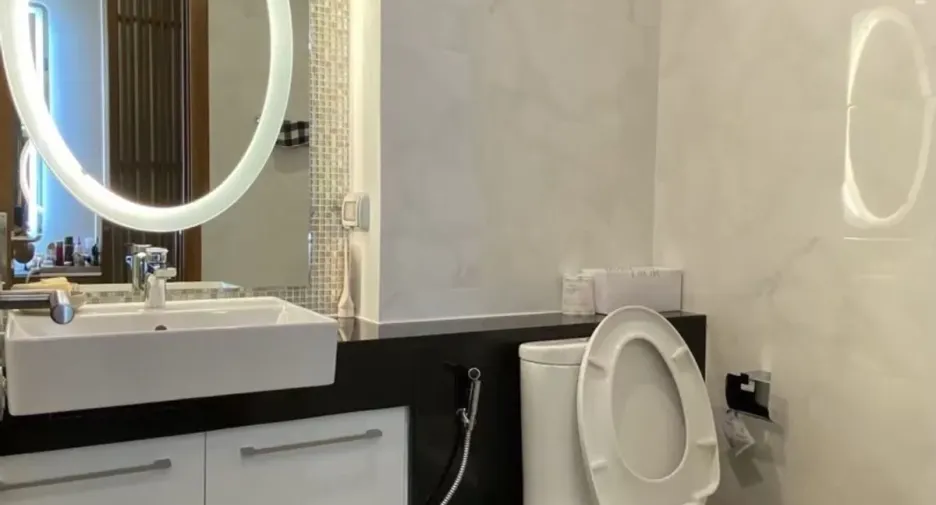 For rent 2 bedrooms condo in Watthana, Bangkok