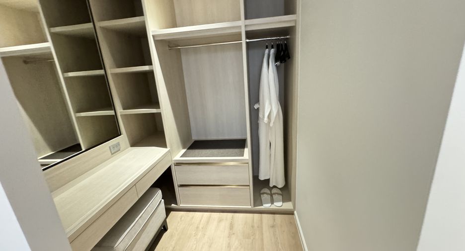 For rent 2 bedrooms apartment in Khlong Toei, Bangkok