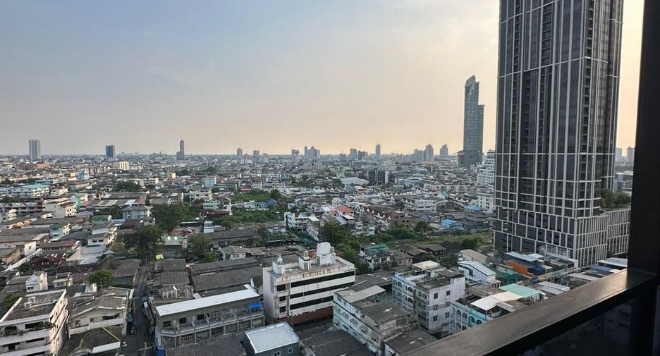 For rent 3 bedrooms condo in Bang Kho Laem, Bangkok