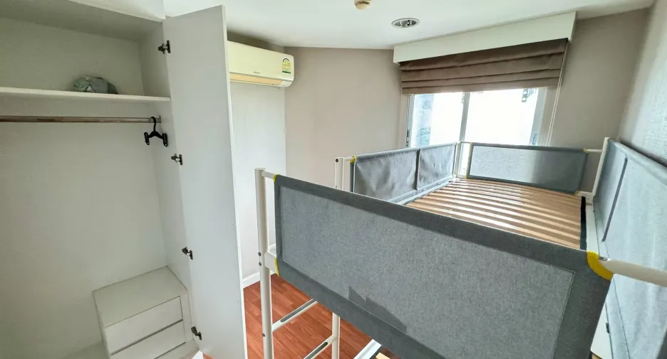 Wohnung zur Miete mit 3 Zimmer in Huai Khwang, Bangkok