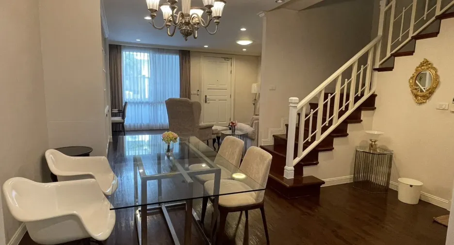 For rent 3 bedrooms condo in Huai Khwang, Bangkok