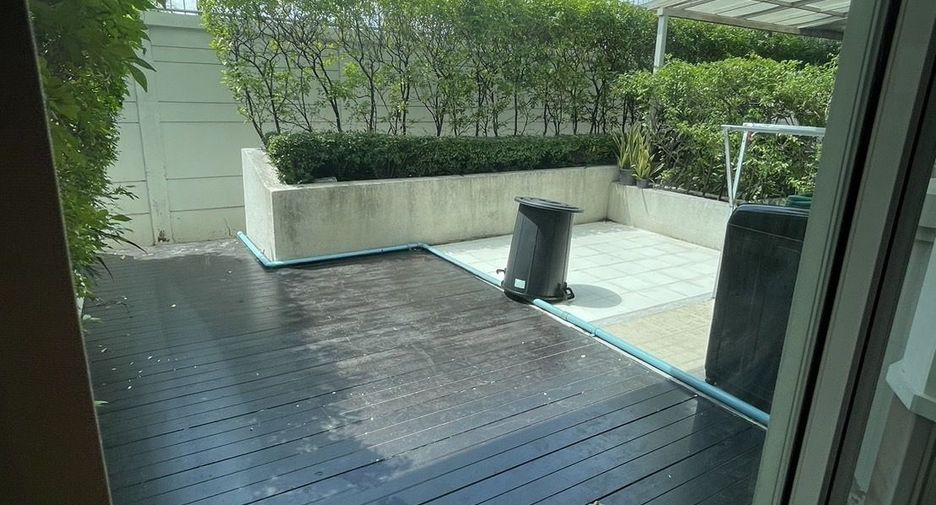 For rent 3 bedrooms condo in Huai Khwang, Bangkok