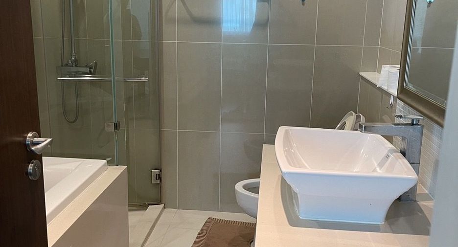 For rent 3 bedrooms condo in Huai Khwang, Bangkok