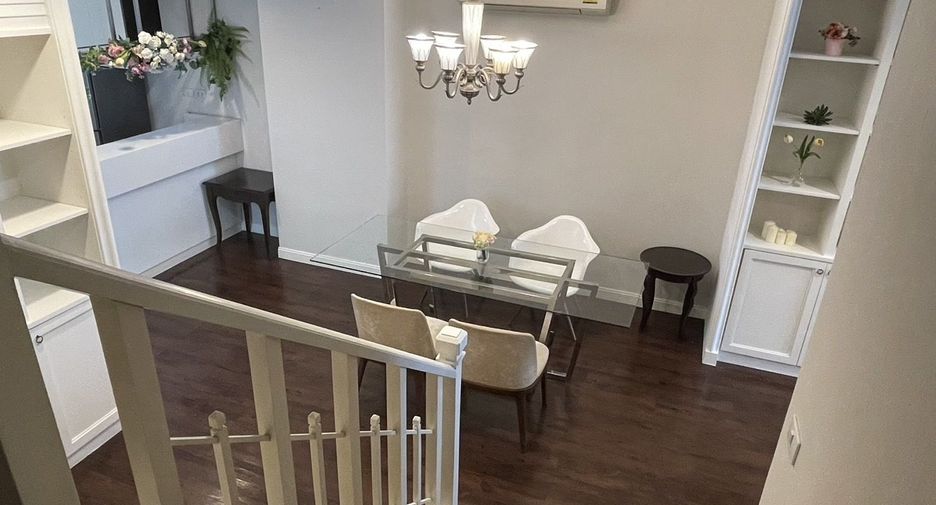 For rent 3 bedrooms condo in Huai Khwang, Bangkok