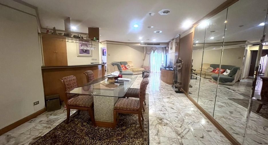 For rent 3 bedrooms condo in Watthana, Bangkok