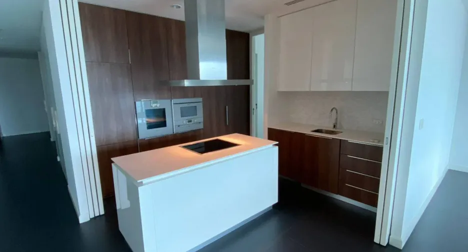 Wohnung zur Miete mit 3 Zimmer in Pathum Wan, Bangkok