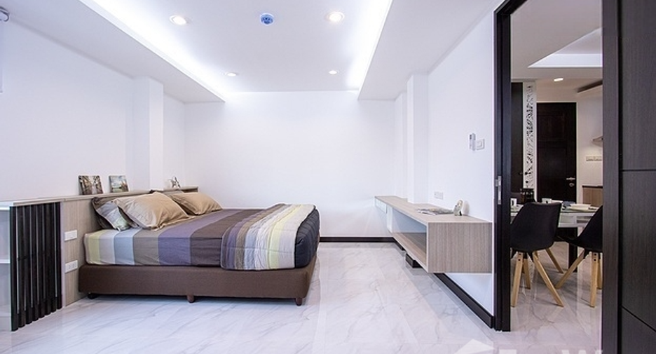 For rent 2 bedrooms condo in Bang Na, Bangkok