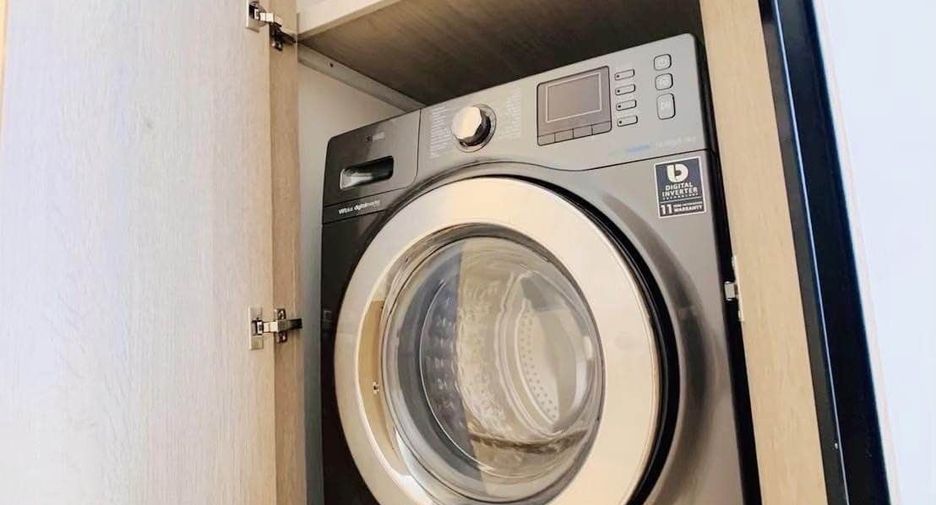 For rent 2 bedrooms condo in Huai Khwang, Bangkok