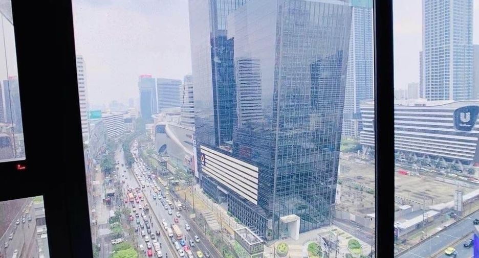 For rent 2 bedrooms condo in Huai Khwang, Bangkok