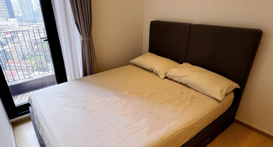 For rent 2 bedrooms condo in Huai Khwang, Bangkok