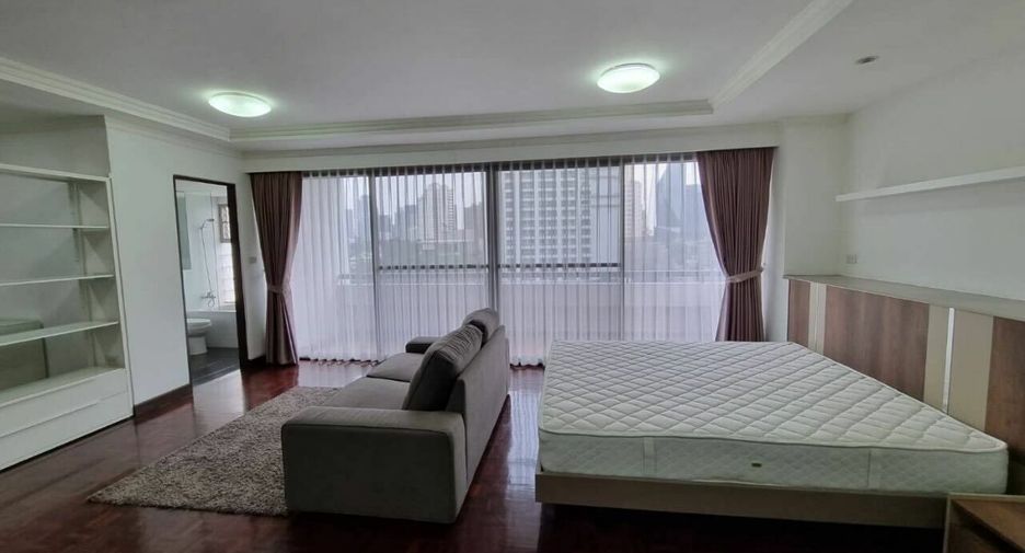 For rent 3 bedrooms apartment in Watthana, Bangkok