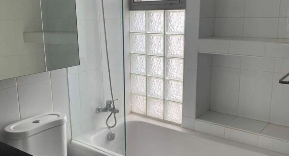 For rent 3 bedrooms apartment in Watthana, Bangkok