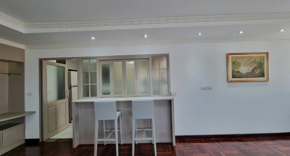 For rent 3 bedrooms apartment in Watthana, Bangkok
