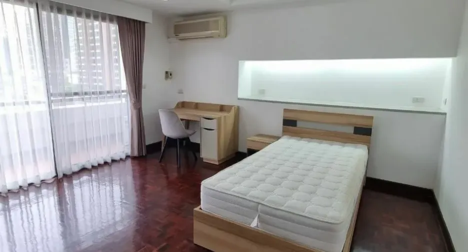 For rent 3 bedrooms apartment in Watthana, Bangkok