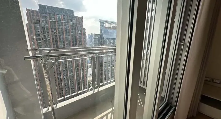For rent 1 bed condo in Watthana, Bangkok