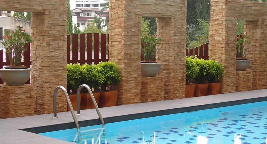 For rent 2 bedrooms condo in Khlong Toei, Bangkok