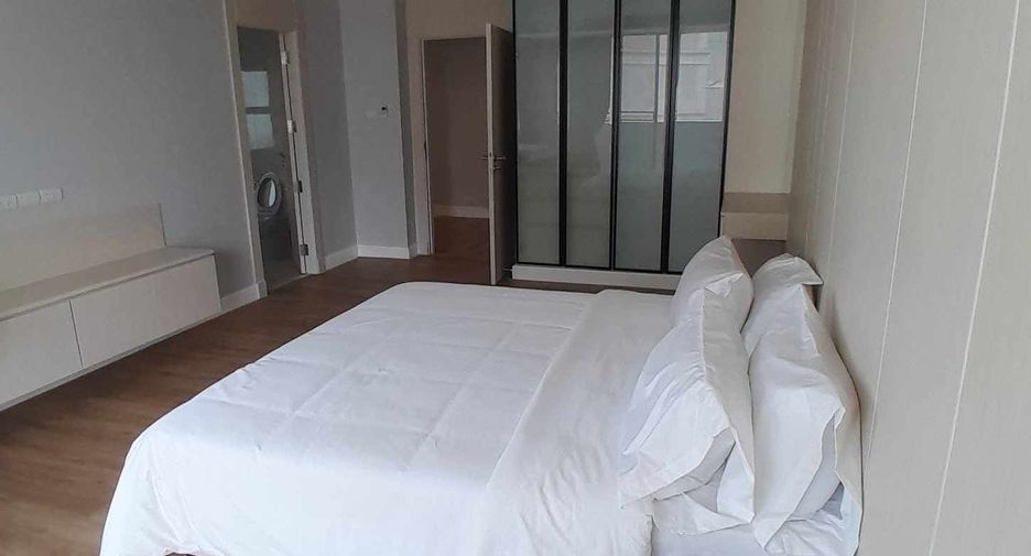 For rent 4 bedrooms condo in Khlong Toei, Bangkok