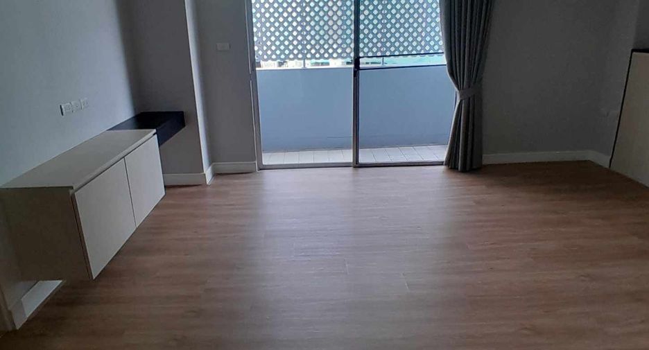 For rent 4 bedrooms condo in Khlong Toei, Bangkok