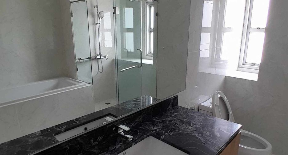 For rent 4 bedrooms condo in Khlong Toei, Bangkok