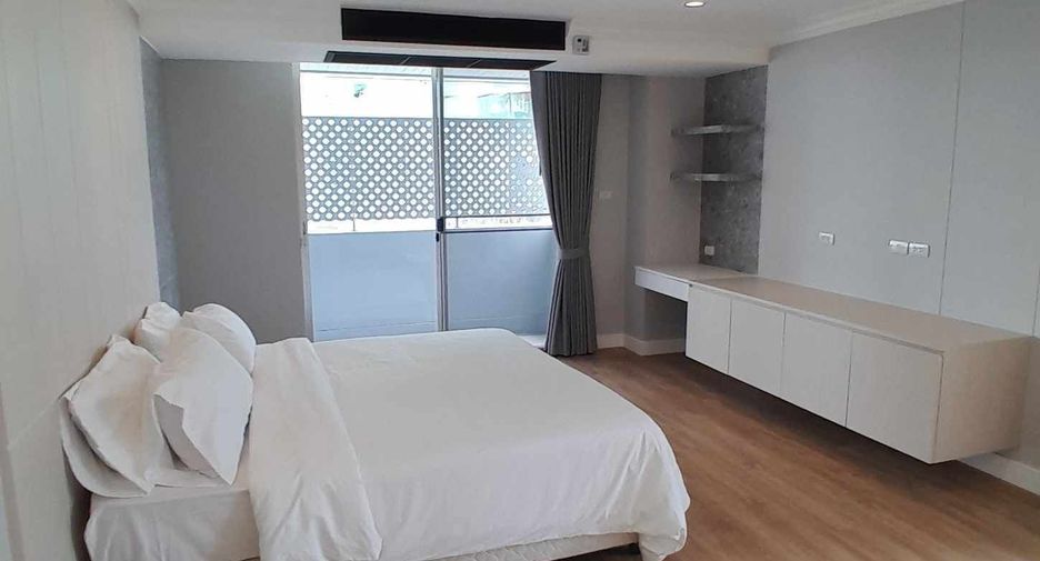 For rent 4 bedrooms condo in Khlong Toei, Bangkok