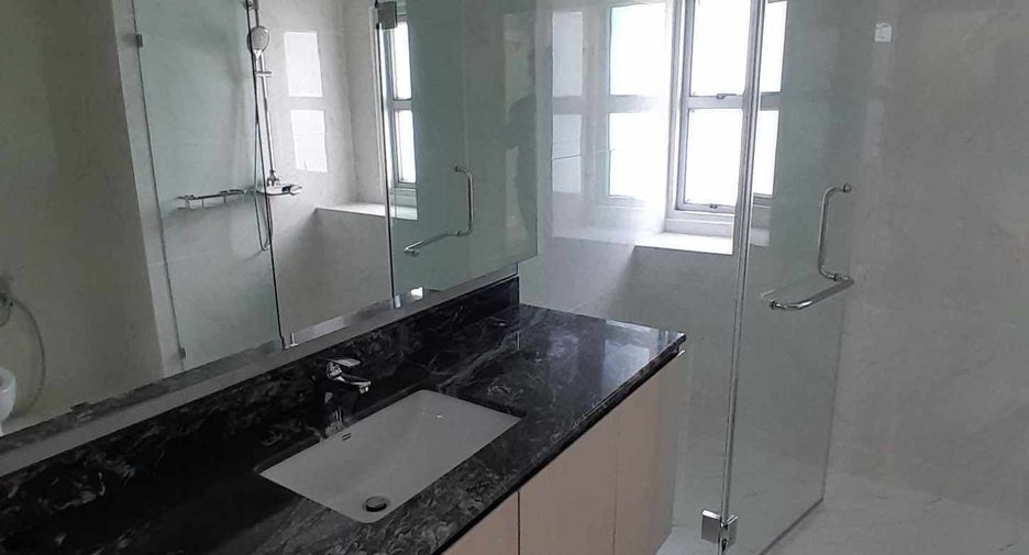 For rent 4 bedrooms condo in Khlong Toei, Bangkok