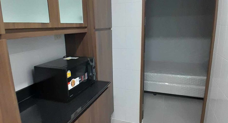 For rent 4 bedrooms condo in Khlong Toei, Bangkok