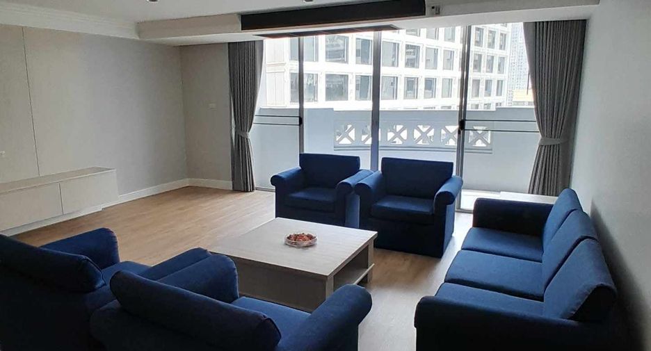 For rent 4 bedrooms condo in Khlong Toei, Bangkok