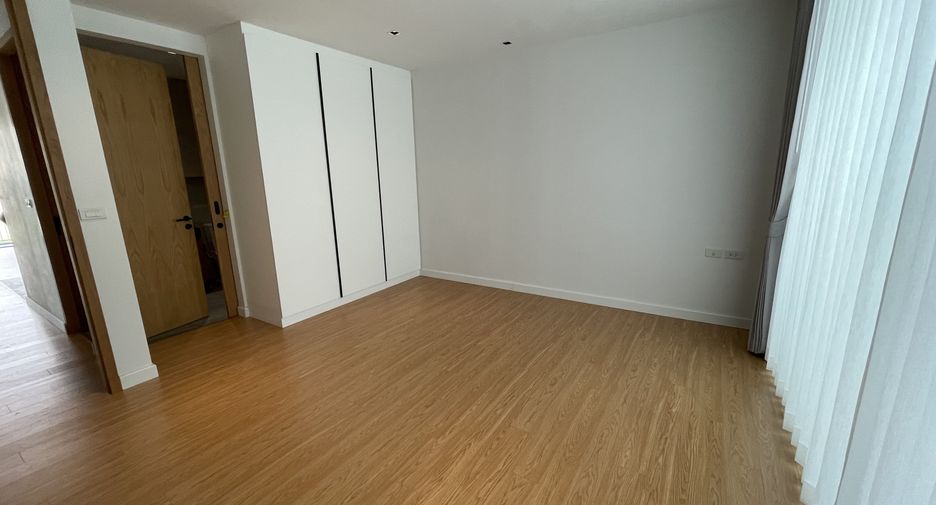 For rent 3 bedrooms condo in Watthana, Bangkok