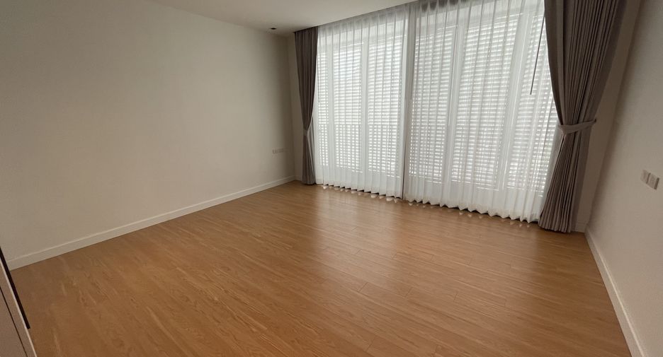 For rent 3 bedrooms condo in Watthana, Bangkok