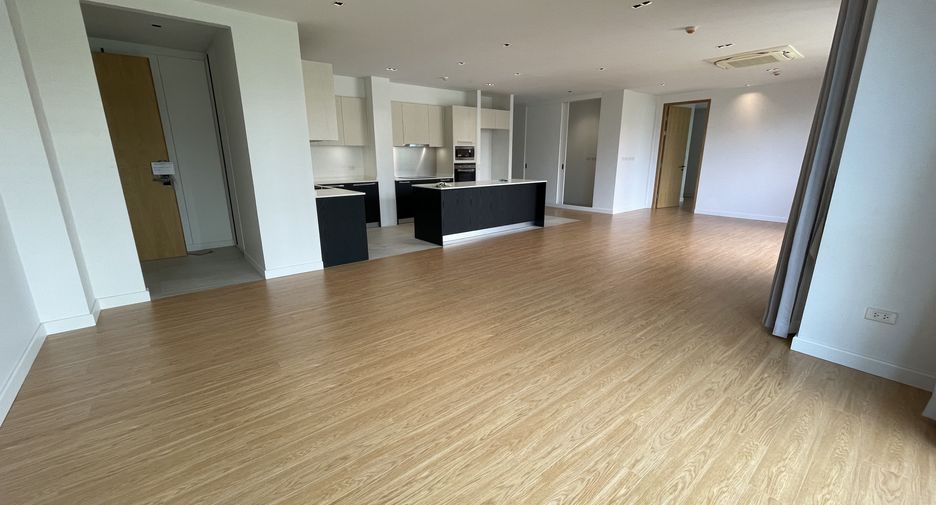For rent 3 bedrooms condo in Watthana, Bangkok