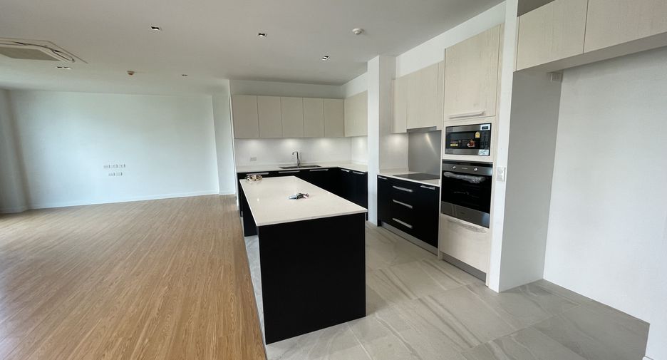 For rent 3 bedrooms condo in Watthana, Bangkok