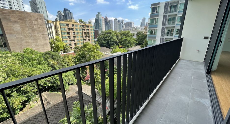 For rent 3 bedrooms condo in Watthana, Bangkok