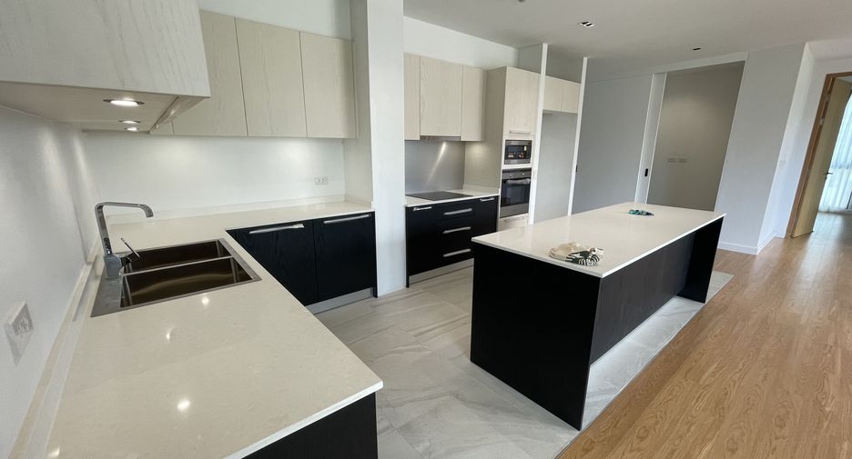 For rent 3 bedrooms condo in Watthana, Bangkok