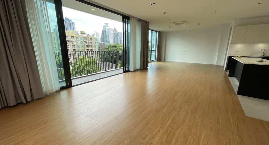 For rent 3 bedrooms condo in Watthana, Bangkok