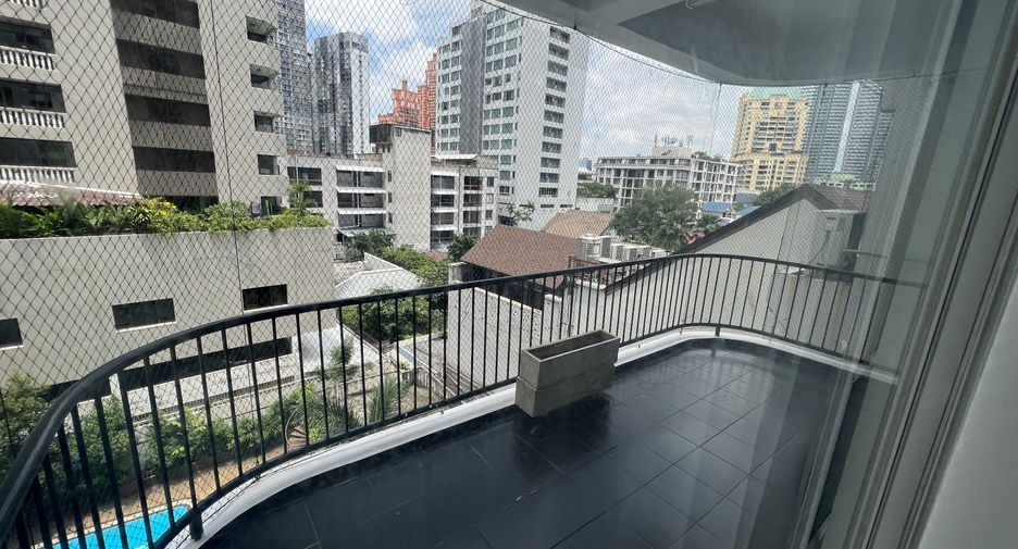 À louer 3 chambres condo à Khlong Toei, Bangkok