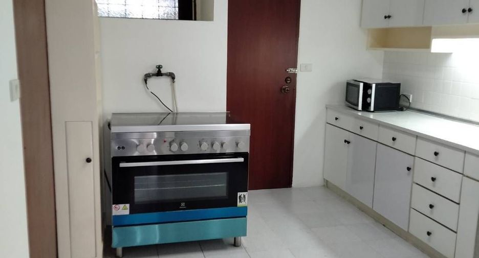 For rent 2 ベッドルーム condo in Watthana, Bangkok